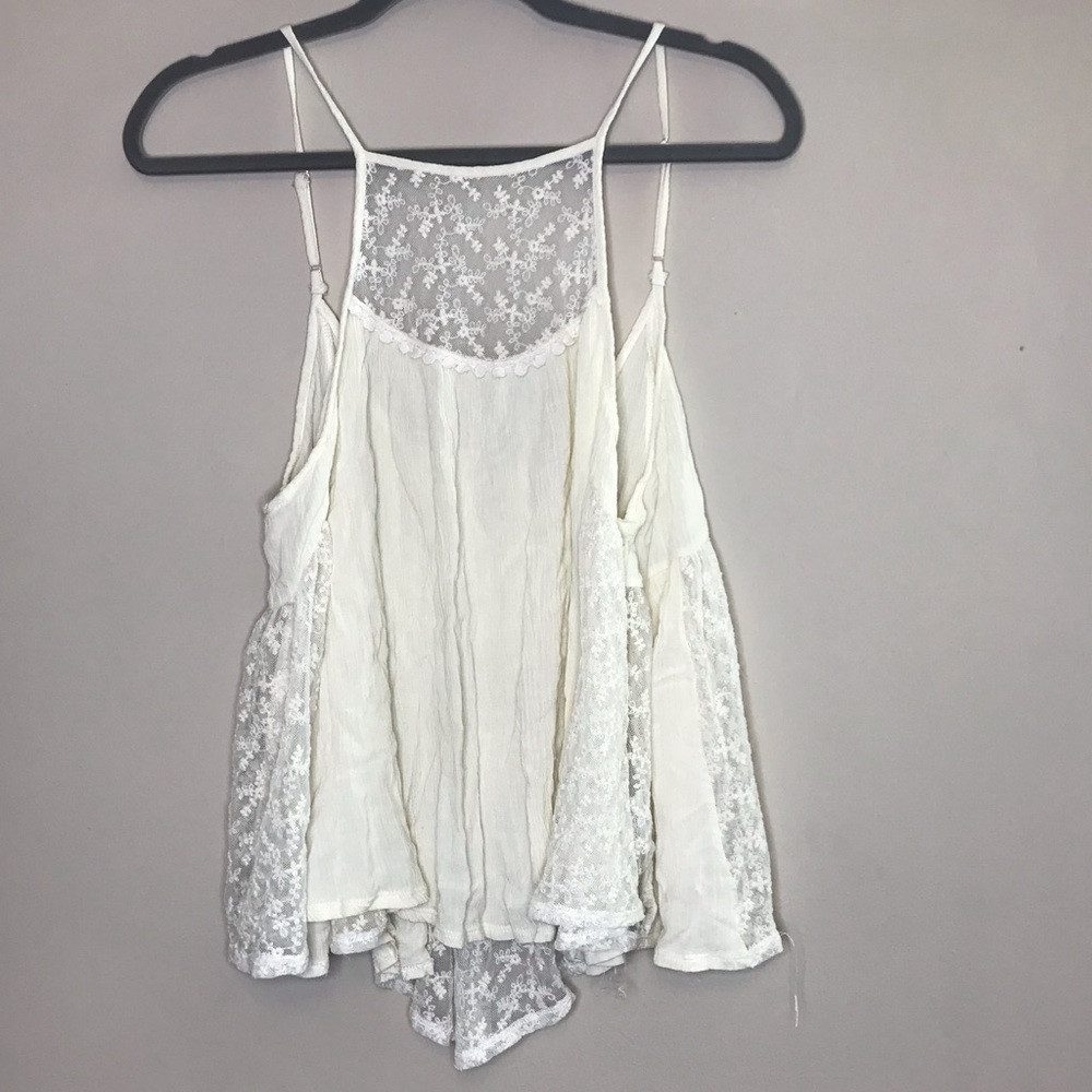 White flower tank